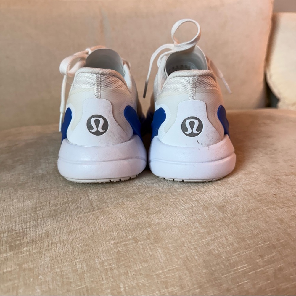 Lululemon women’s Blissfeel Running shoes